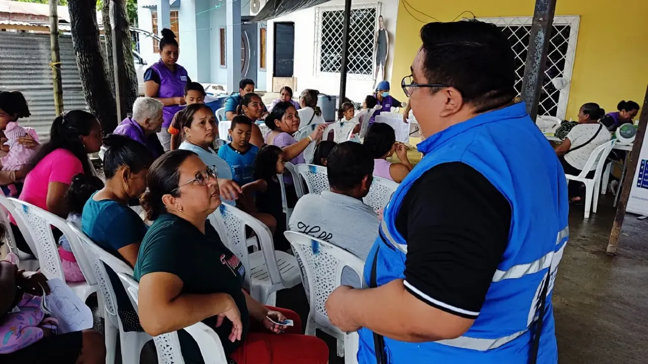 Brigada médica gratuita en Juján