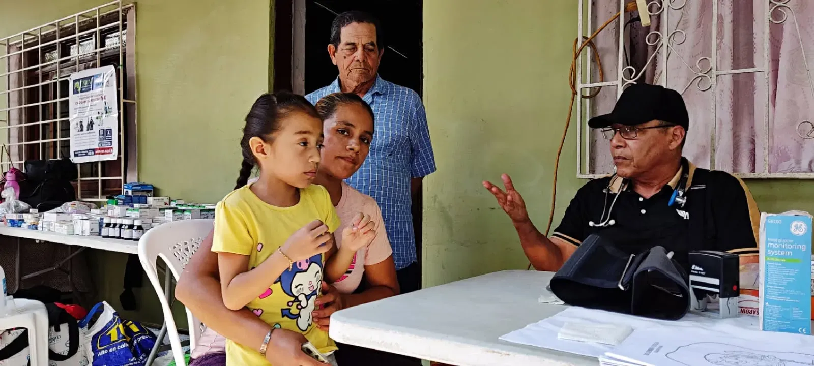 Brigada médica gratuita en Juján