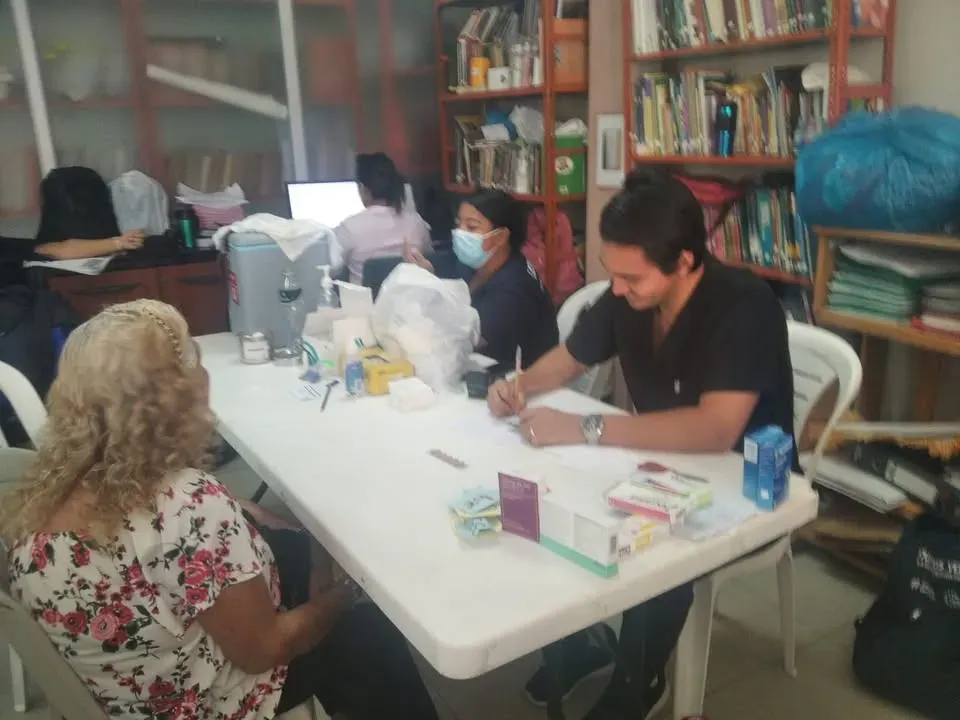 Brigada médica gratuita en Nobol