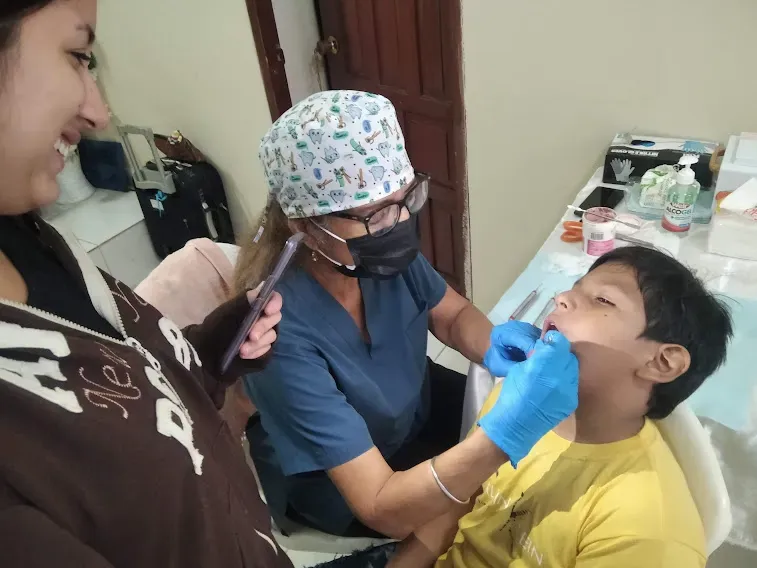 Brigada médica y pruebas de VIH en Guayaquil