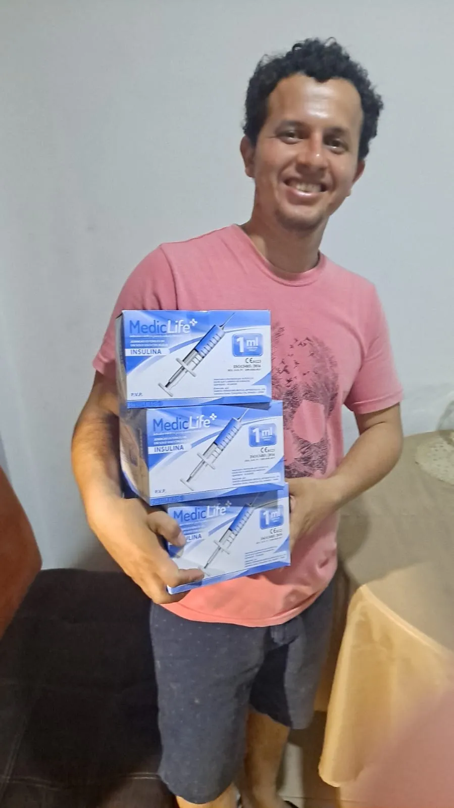 Donación de jeringas de insulina en Fundación LIRES