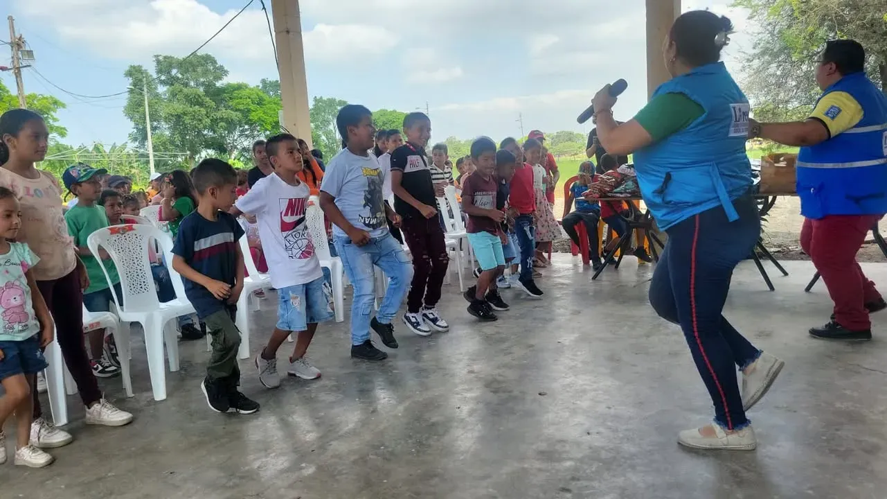 Entregamos juguetes y amor a niños en Naranjal