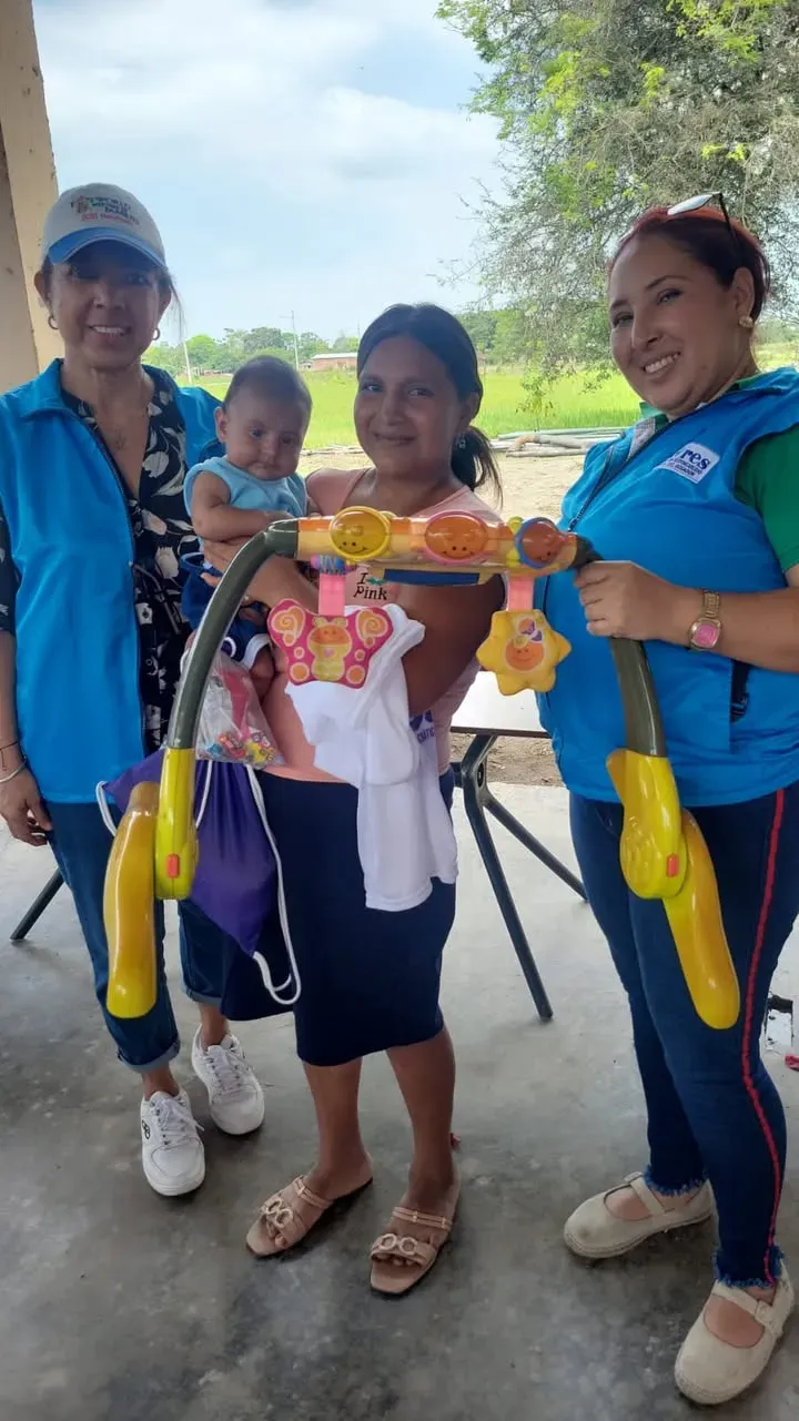 Entregamos juguetes y amor a niños en Naranjal