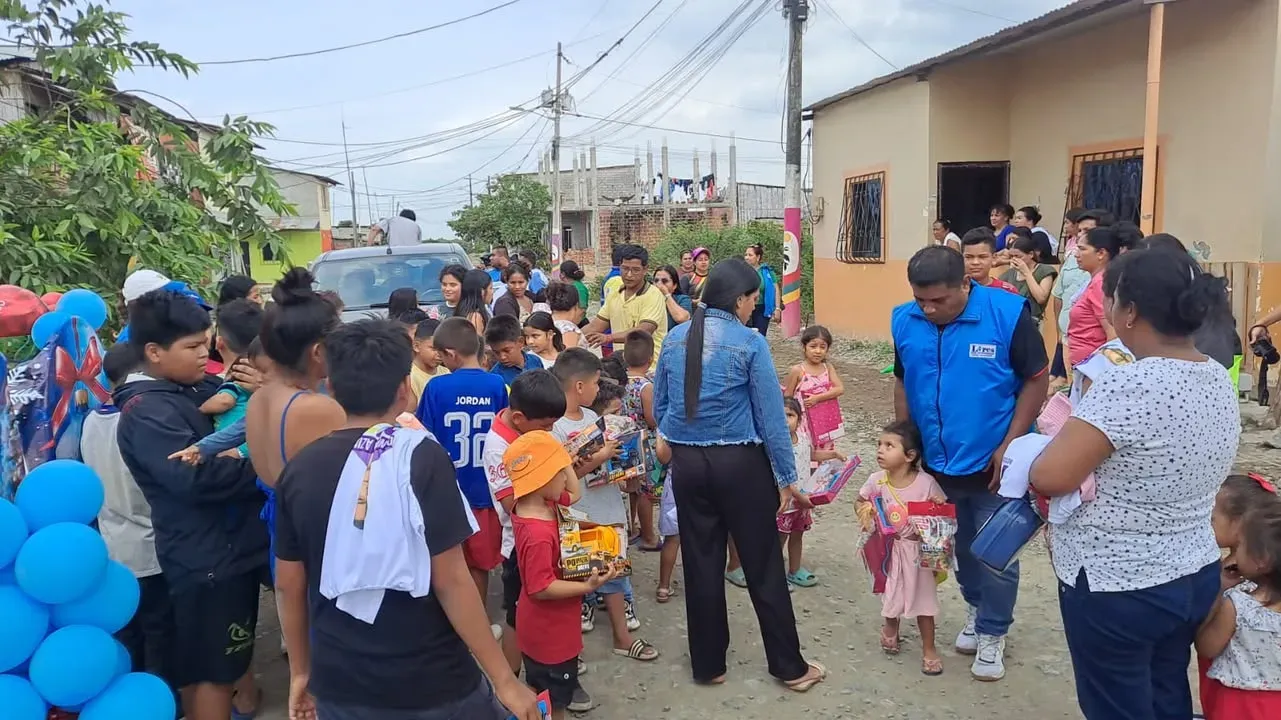 Entregamos juguetes y amor a niños en Naranjal