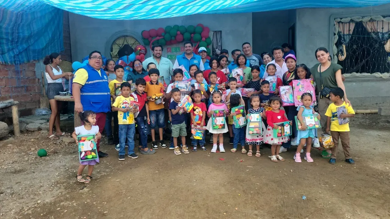 Entregamos juguetes y amor a niños en Naranjal