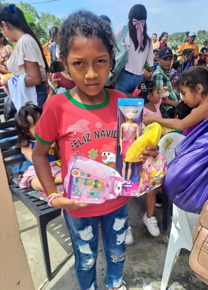 Entregamos juguetes y amor a niños en Naranjal