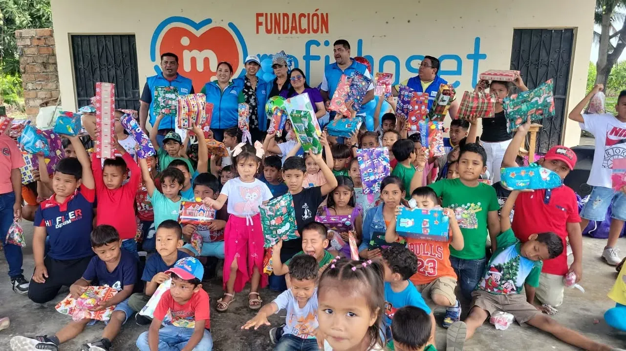 Entregamos juguetes y amor a niños en Naranjal