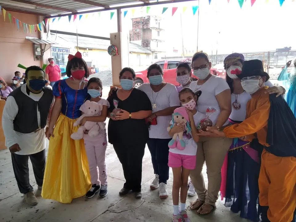 Festival Navideño alegra a 100 niños en Daule