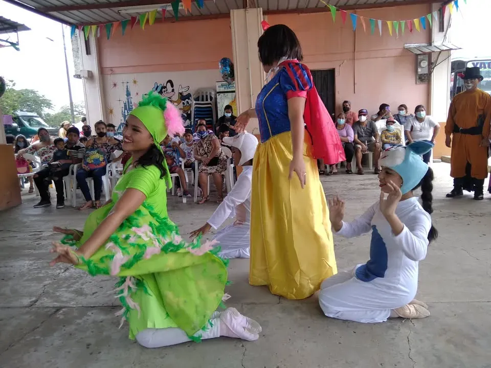 Festival Navideño alegra a 100 niños en Daule