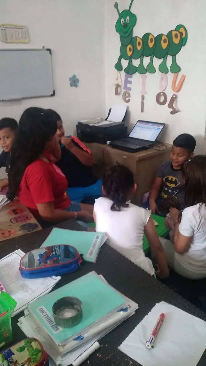 Fundación LIRES apoya educación en Isla Trinitaria