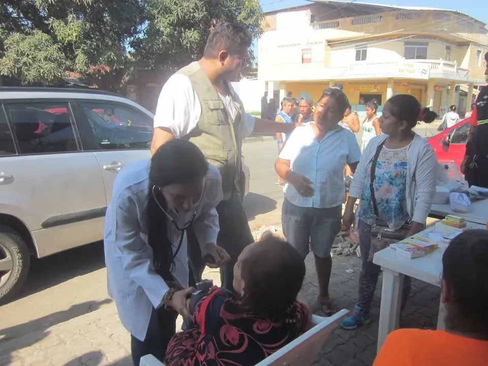 Fundación LIRES ayuda a hermanos en Manabí
