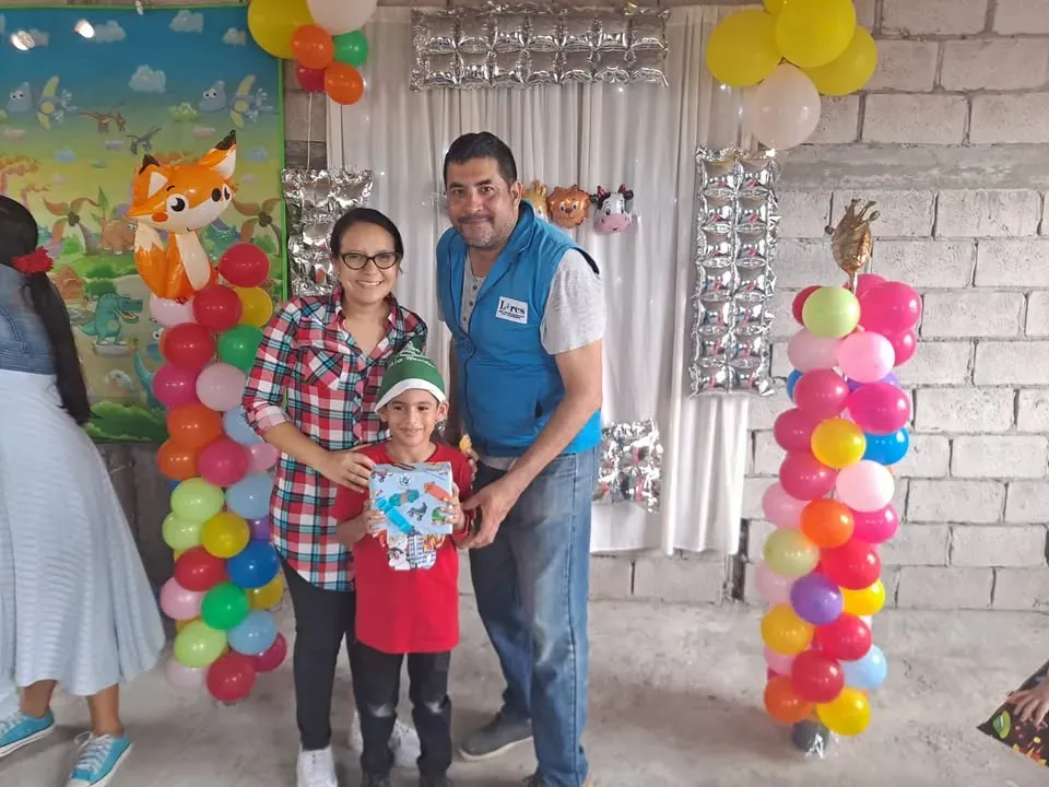Fundación LIRES bendice a 40 niños en Guayaquil