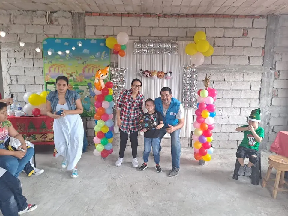 Fundación LIRES bendice a 40 niños en Guayaquil