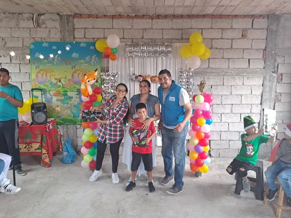 Fundación LIRES bendice a 40 niños en Guayaquil
