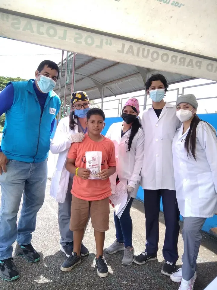 Fundación LIRES brinda atención odontológica a 110 personas en Guayas