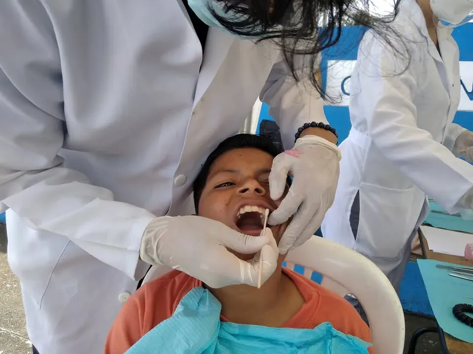 Fundación LIRES brinda atención odontológica a 110 personas en Guayas
