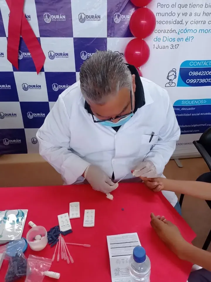 Fundación LIRES lleva concientización y pruebas de VIH a Durán