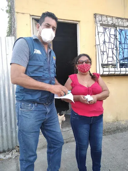 Líderes con responsabilidad social asisten a ciudadanos vulnerables
