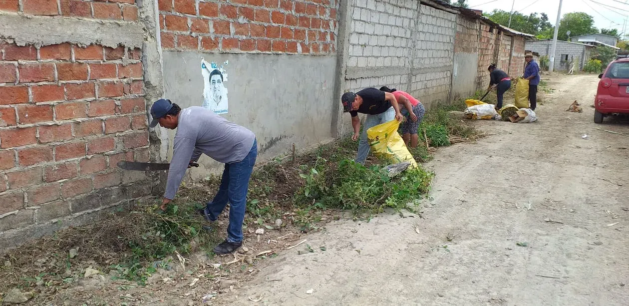 Limpieza comunitaria en Daule