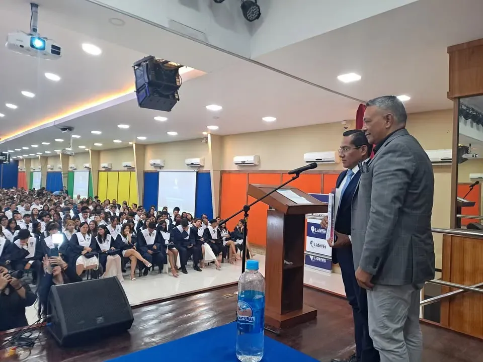 LIRES en ceremonia de incorporación de la XII promoción