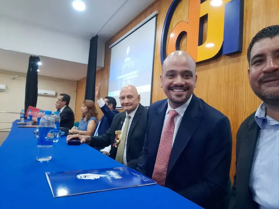 LIRES en ceremonia de incorporación de la XII promoción