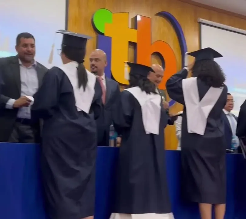 LIRES en ceremonia de incorporación de la XII promoción