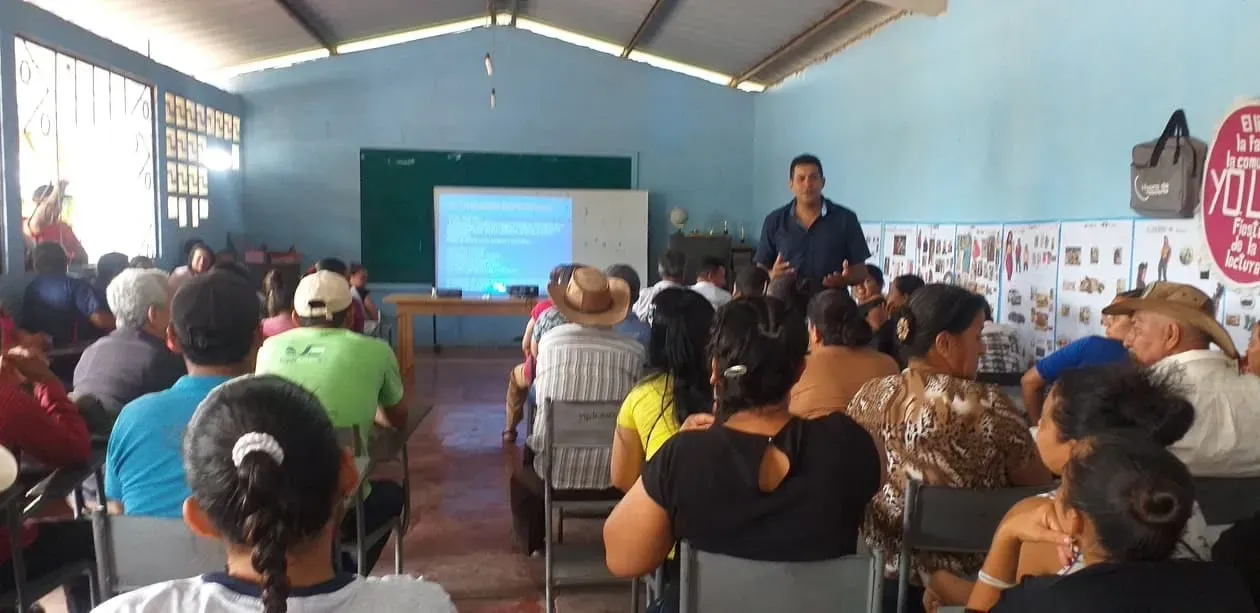 Taller de liderazgo en Juan Bautista Aguirre